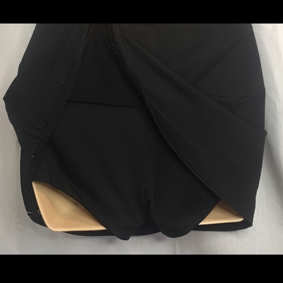 *Fila* Skort. Sports/Street Wear in B&W - Picture 8 of 10